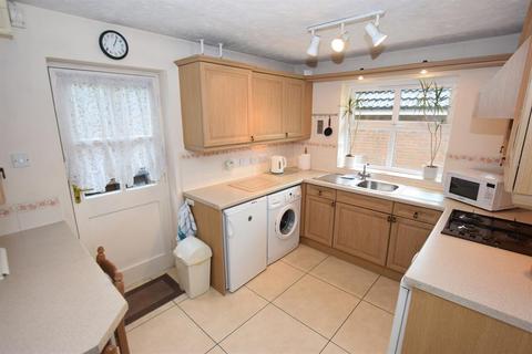 16 Avenbury Drive, Solihull, B91 2QZ