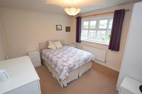 16 Avenbury Drive, Solihull, B91 2QZ