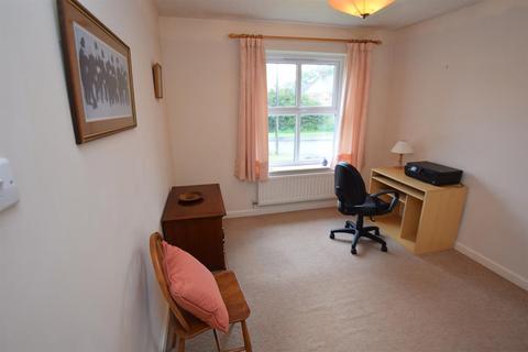 16 Avenbury Drive, Solihull, B91 2QZ