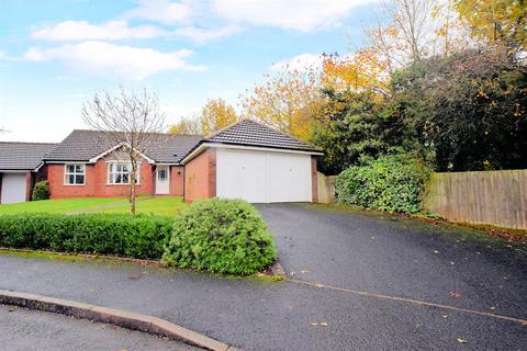 16 Avenbury Drive, Solihull, B91 2QZ