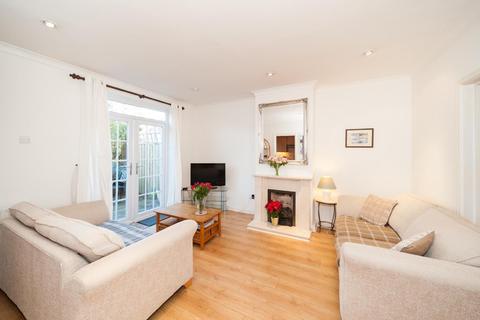 61 Openview, London, SW18 3PD