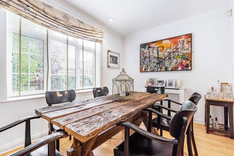 61 Openview, London, SW18 3PD