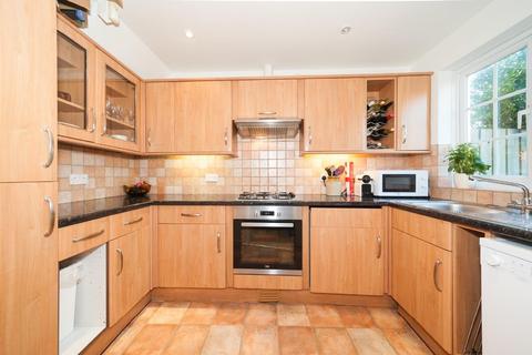 61 Openview, London, SW18 3PD