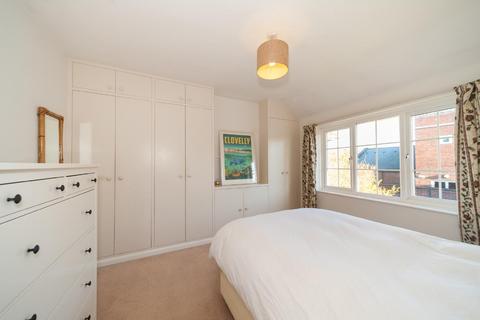 61 Openview, London, SW18 3PD