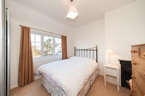 61 Openview, London, SW18 3PD