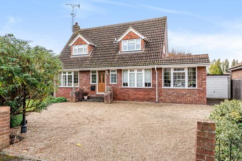 9 Brookside Avenue, Wraysbury, Staines, TW19 5HB