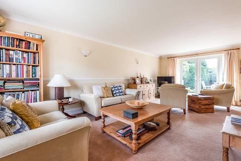 9 Brookside Avenue, Wraysbury, Staines, TW19 5HB