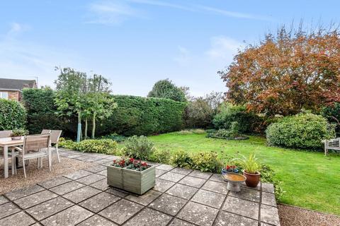 9 Brookside Avenue, Wraysbury, Staines, TW19 5HB