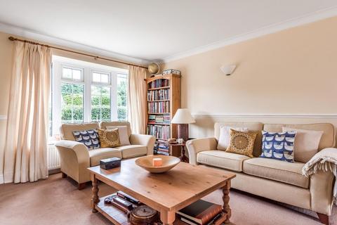 9 Brookside Avenue, Wraysbury, Staines, TW19 5HB