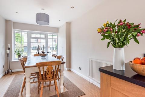 9 Brookside Avenue, Wraysbury, Staines, TW19 5HB