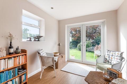 9 Brookside Avenue, Wraysbury, Staines, TW19 5HB