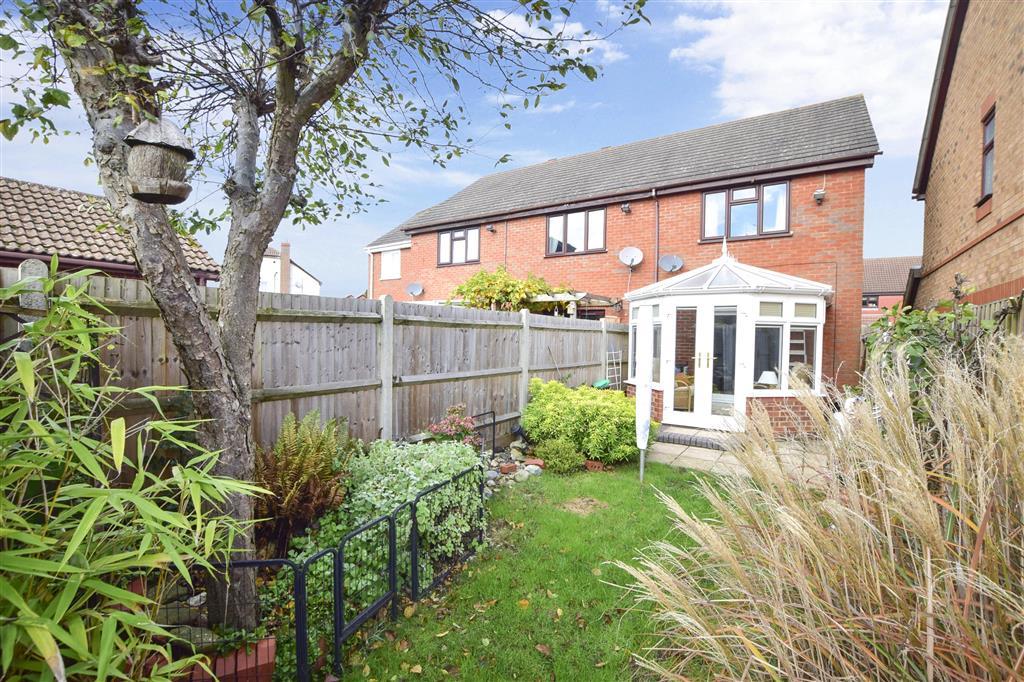Willowside, Snodland, Kent 2 bed end of terrace house - £270,000