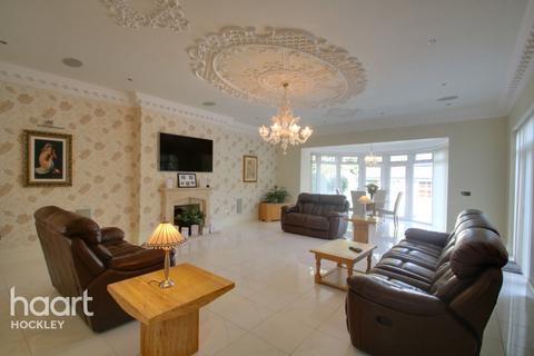 4 Hawkley Meade, Hockley, SS5 4QR