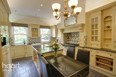 4 Hawkley Meade, Hockley, SS5 4QR