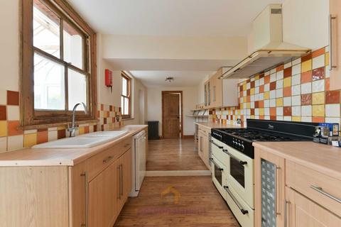 undefined, Miles Road, Epsom