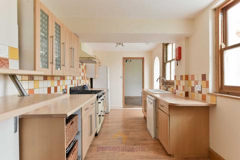 undefined, Miles Road, Epsom