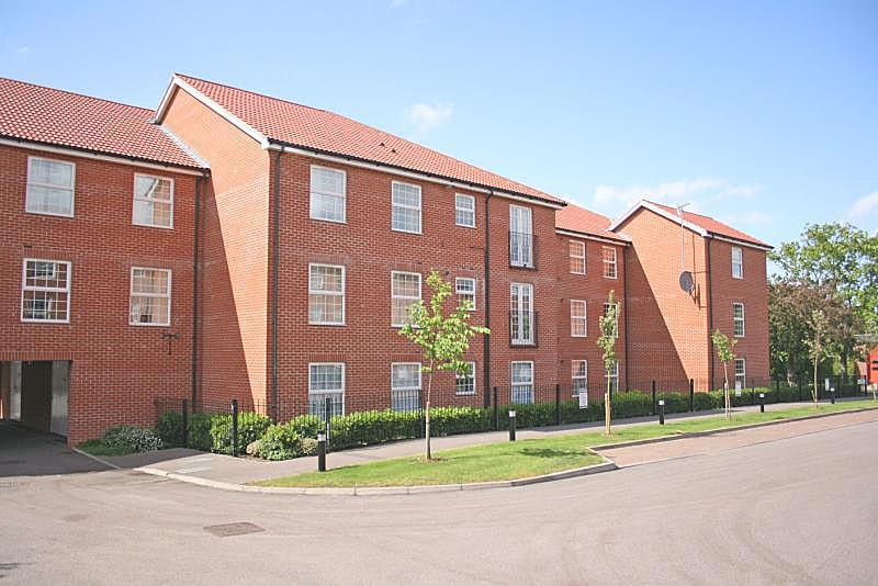 Bridge Court, Welwyn Garden City, Hertfordshire 2 bed flat £1,100 pcm