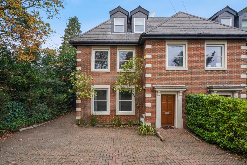 Hanger Hill, Weybridge, Surrey, KT13 6 bed semidetached house £1,350,000