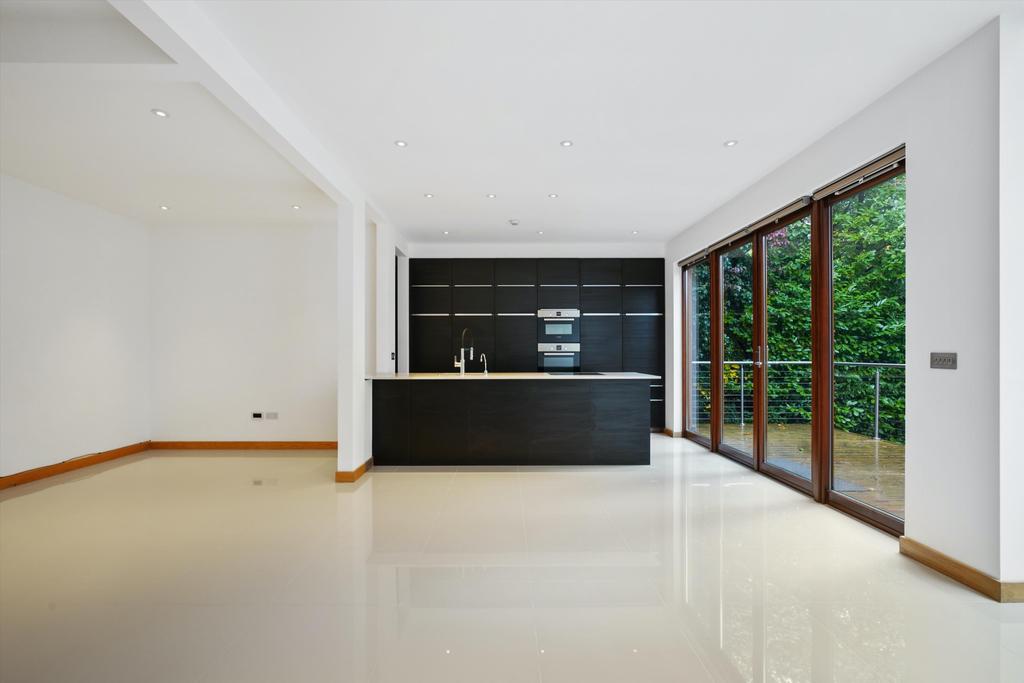 Hanger Hill, Weybridge, Surrey, KT13 6 bed semidetached house £1,350,000