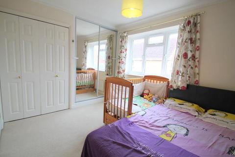 12 Argent Close, Egham, TW20 8XB