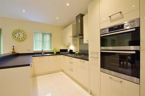 5 Hilton Close, Halling, Rochester, ME2 1GB