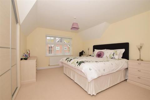 5 Hilton Close, Halling, Rochester, ME2 1GB