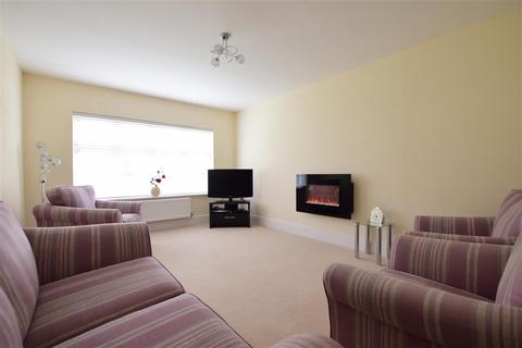 5 Hilton Close, Halling, Rochester, ME2 1GB