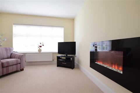 5 Hilton Close, Halling, Rochester, ME2 1GB