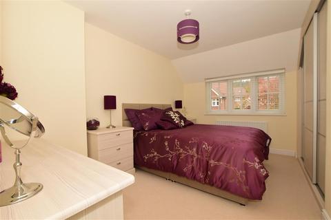 5 Hilton Close, Halling, Rochester, ME2 1GB