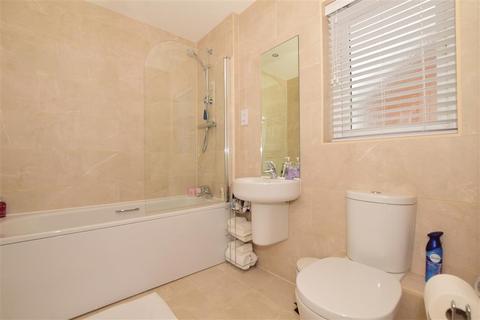 5 Hilton Close, Halling, Rochester, ME2 1GB