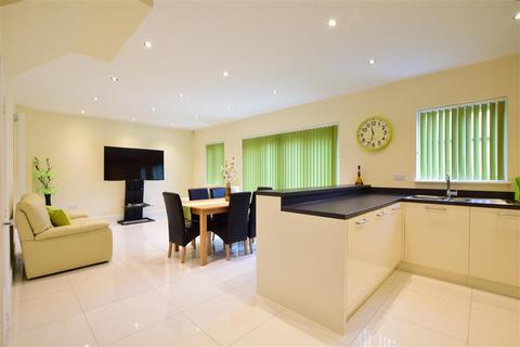 5 Hilton Close, Halling, Rochester, ME2 1GB