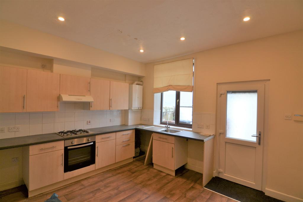 Gisburn Road, Barrowford BB9 3 bed terraced house £550 pcm (£127 pw)