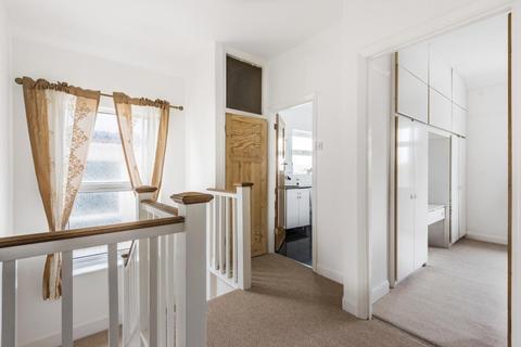 33 Horn Park Lane, London, SE12 8UX