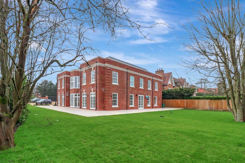 Penn Road, Beaconsfield, HP9 5 bed detached house £3,950,000
