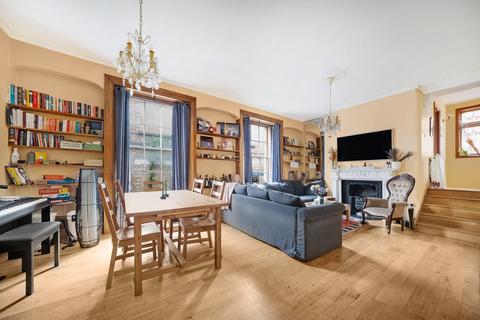 3 bedroom maisonette to rent, Tollington Road, Islington, London