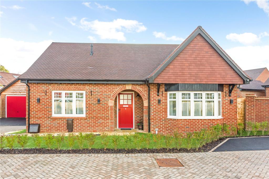 Hazel Close, Waltham Chase, Southampton, Hampshire, SO32 3 bed bungalow