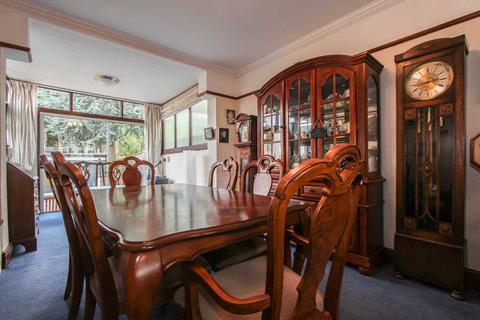 12 Lynton Avenue, London, N12 9JH