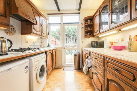 12 Lynton Avenue, London, N12 9JH