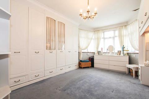 12 Lynton Avenue, London, N12 9JH