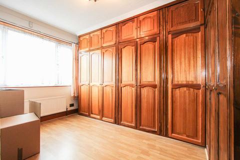 12 Lynton Avenue, London, N12 9JH