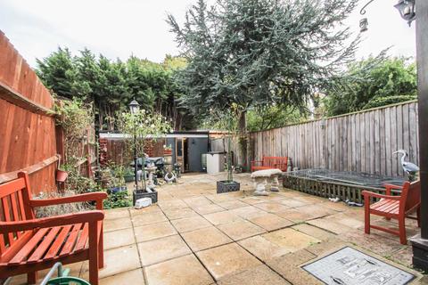 12 Lynton Avenue, London, N12 9JH