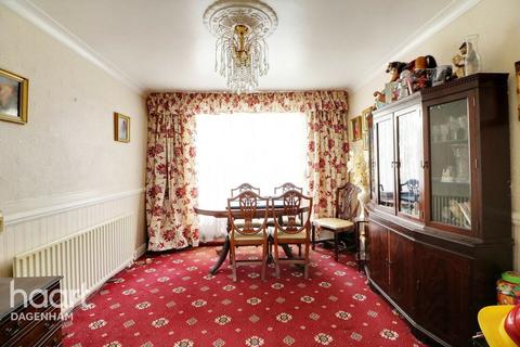 128 Ballards Road, Dagenham, RM10 9AB