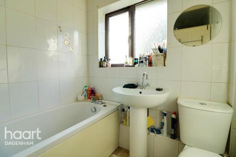 128 Ballards Road, Dagenham, RM10 9AB