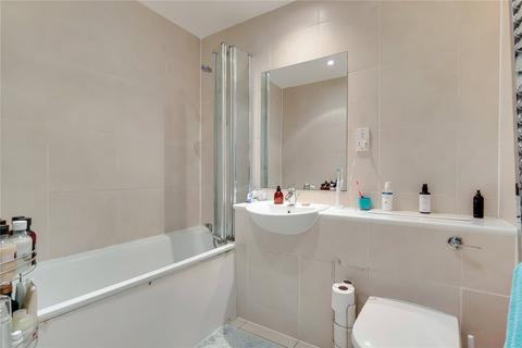 5b Reading Lane, London, E8 1DS