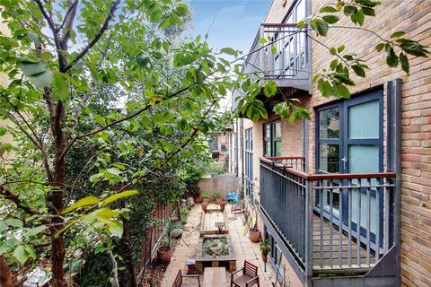 5b Reading Lane, London, E8 1DS