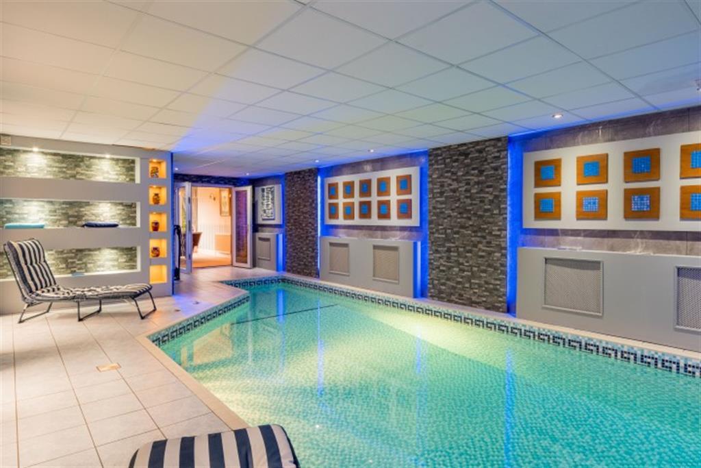 Swimming pool room