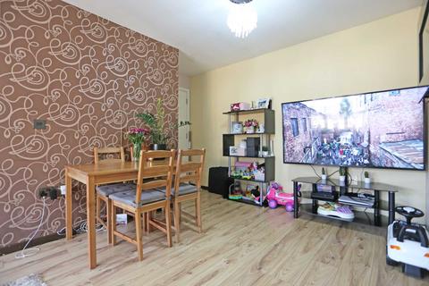 2 bedroom apartment for sale - Quarles Park Road, Chadwell Heath, RM6