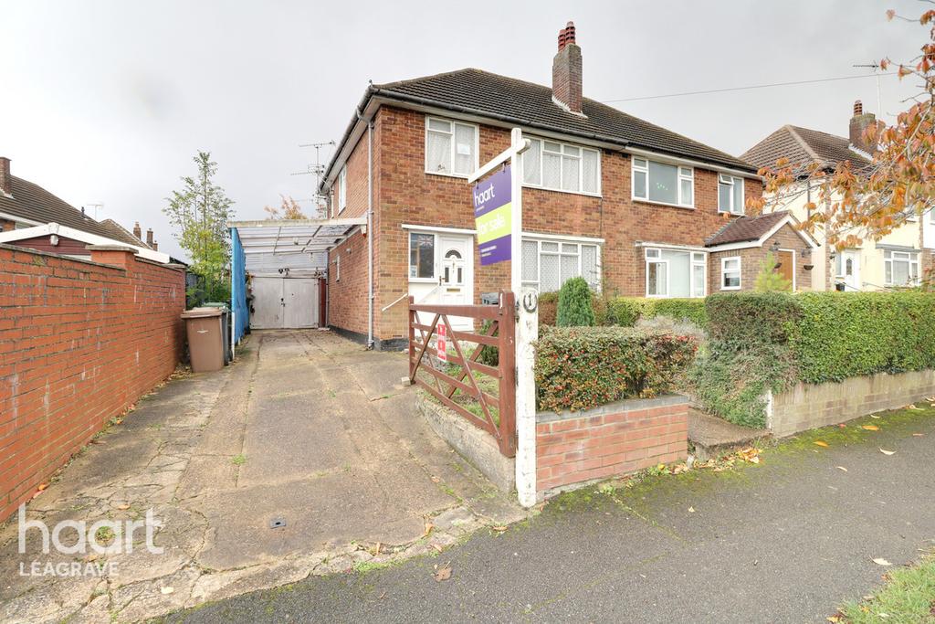 Cranbrook Drive, Luton 3 bed semidetached house £250,000