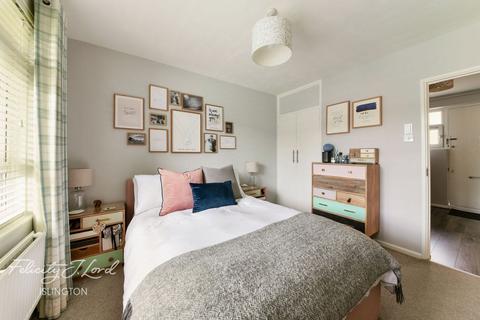 83 Papworth Gardens, London, N7 8QP