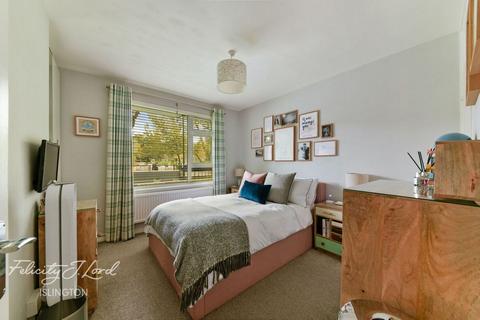 83 Papworth Gardens, London, N7 8QP